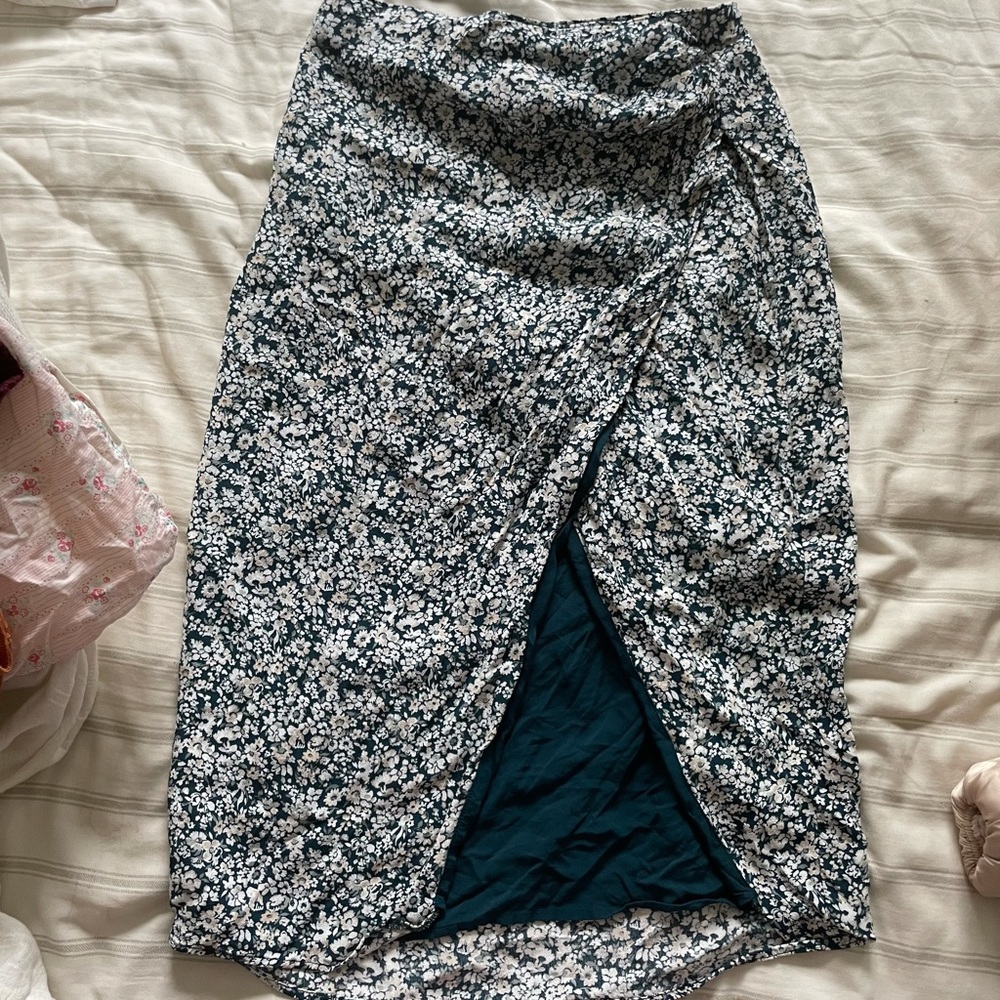 Blue floral midi skirt